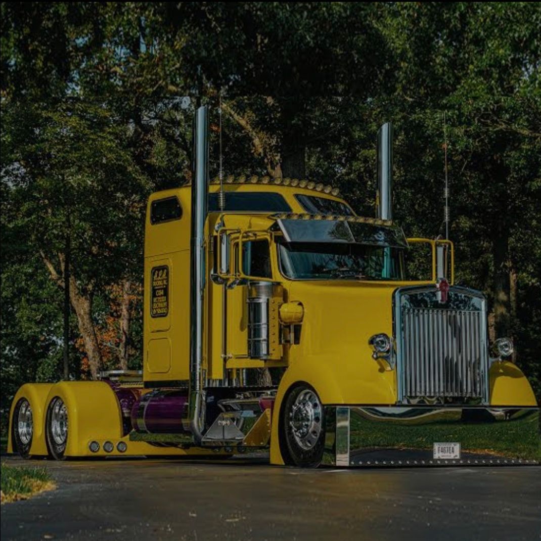 Custom yellow Kenworth show truck